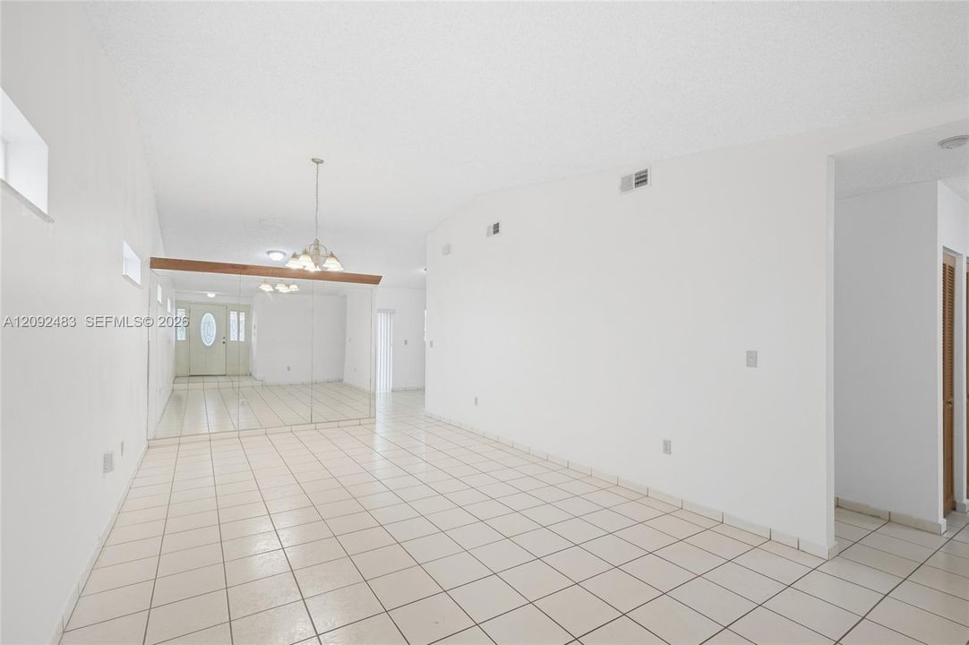 For Sale: $545,000 (3 beds, 2 baths, 1398 Square Feet)