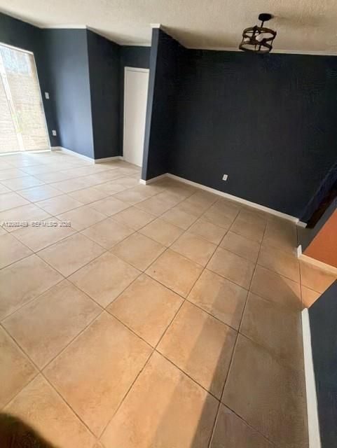 For Rent: $2,200 (2 beds, 2 baths, 1060 Square Feet)