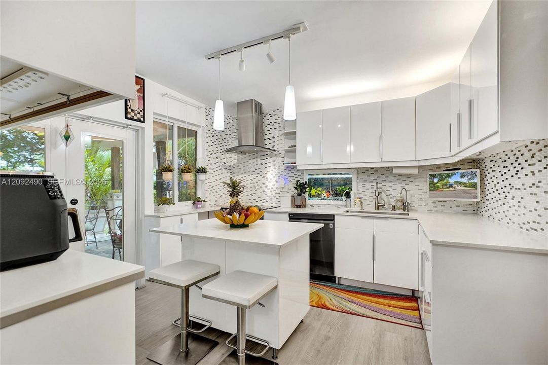 En Venta: $949,000 (3 camas, 2 baños, 2070 Pies cuadrados)