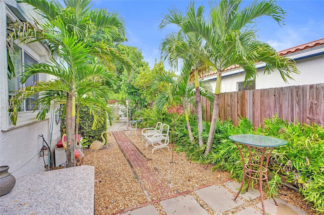 En Venta: $949,000 (3 camas, 2 baños, 2070 Pies cuadrados)