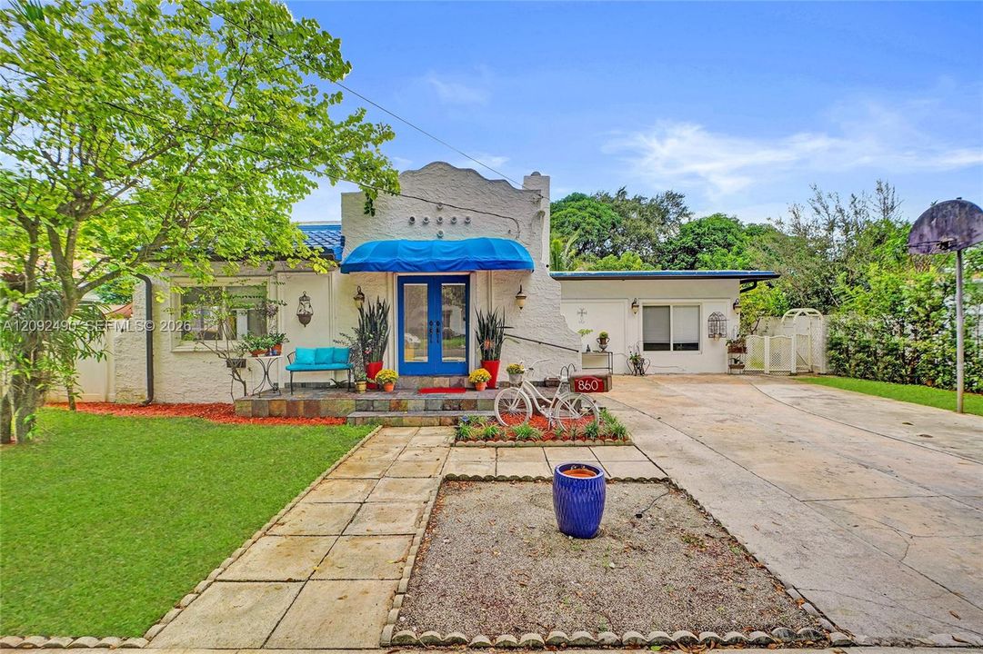 En Venta: $949,000 (3 camas, 2 baños, 2070 Pies cuadrados)