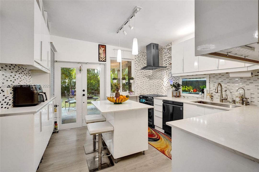 En Venta: $949,000 (3 camas, 2 baños, 2070 Pies cuadrados)