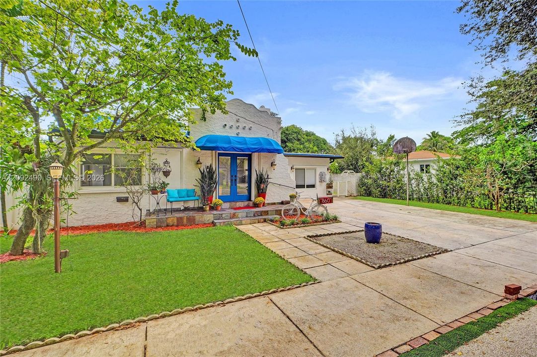 En Venta: $949,000 (3 camas, 2 baños, 2070 Pies cuadrados)