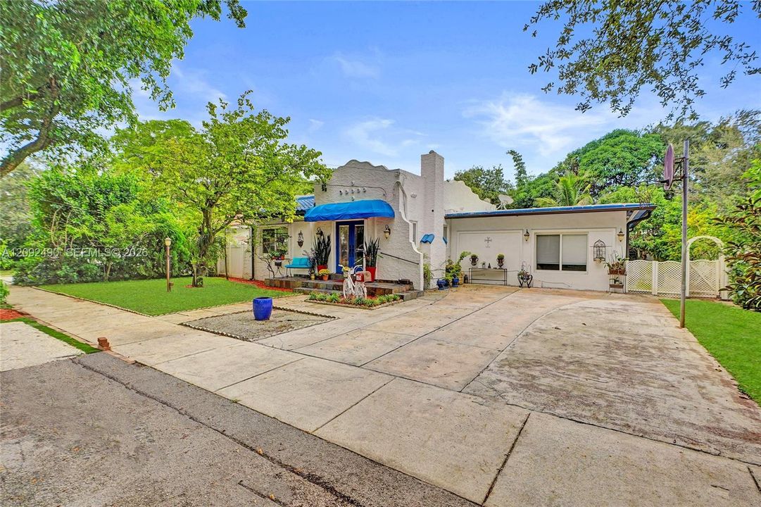 En Venta: $949,000 (3 camas, 2 baños, 2070 Pies cuadrados)