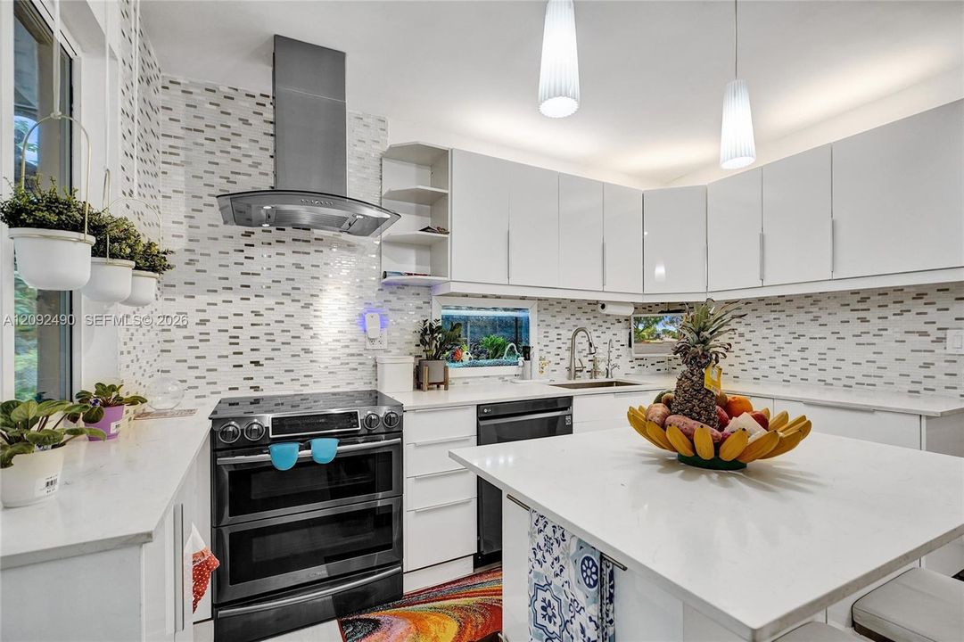 En Venta: $949,000 (3 camas, 2 baños, 2070 Pies cuadrados)