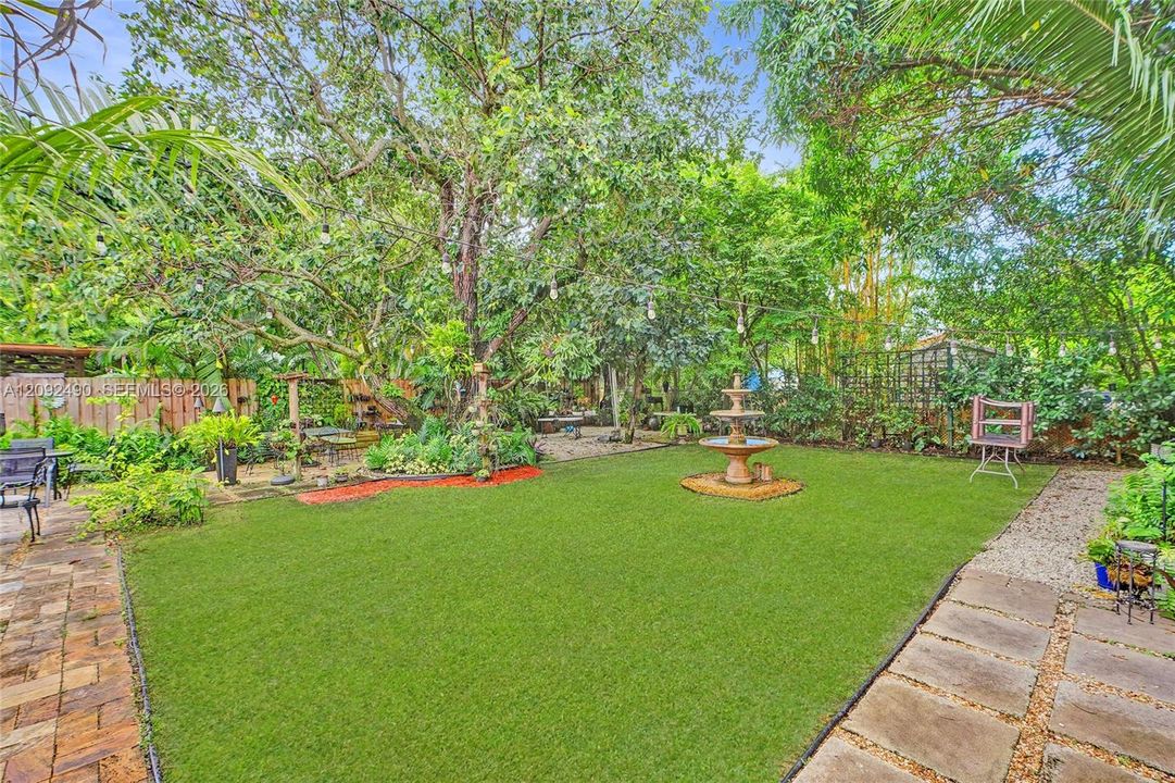 En Venta: $949,000 (3 camas, 2 baños, 2070 Pies cuadrados)
