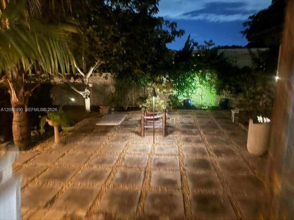 En Venta: $949,000 (3 camas, 2 baños, 2070 Pies cuadrados)