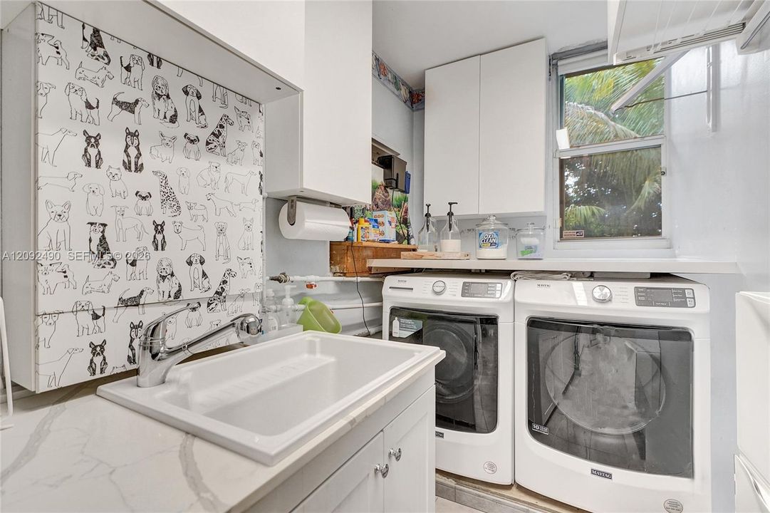 En Venta: $949,000 (3 camas, 2 baños, 2070 Pies cuadrados)