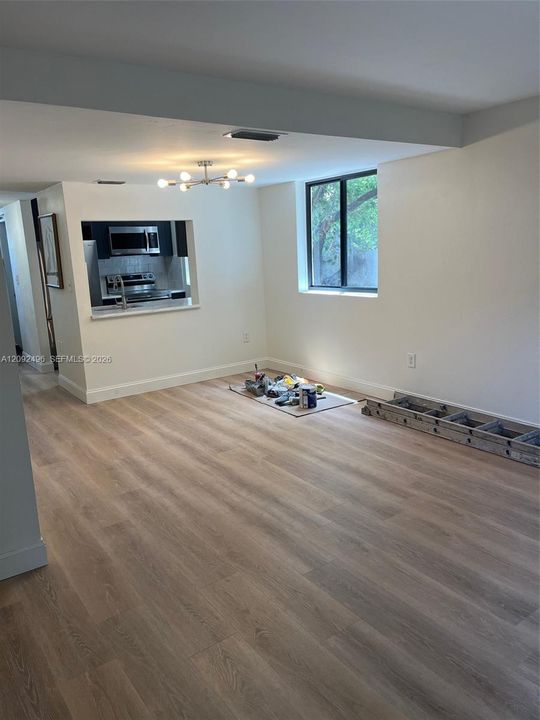 For Rent: $2,500 (2 beds, 1 baths, 980 Square Feet)