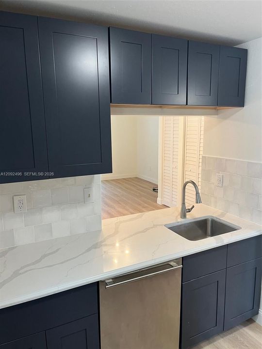 For Rent: $2,500 (2 beds, 1 baths, 980 Square Feet)