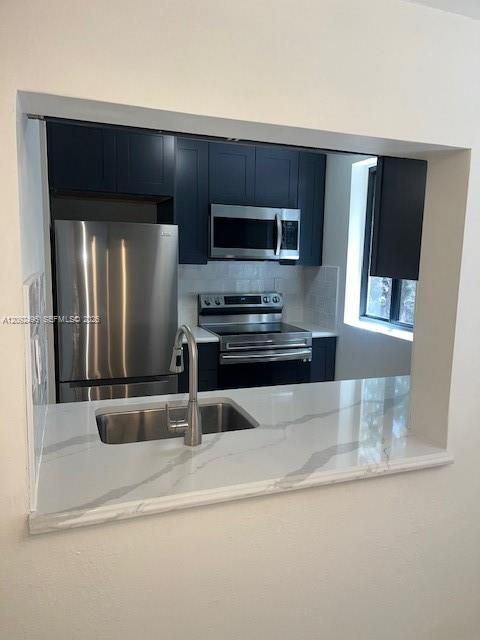 For Rent: $2,500 (2 beds, 1 baths, 980 Square Feet)