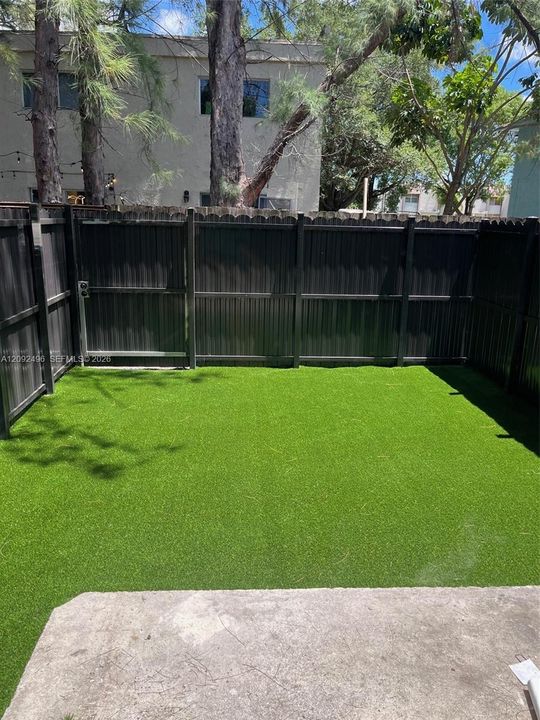 For Rent: $2,500 (2 beds, 1 baths, 980 Square Feet)