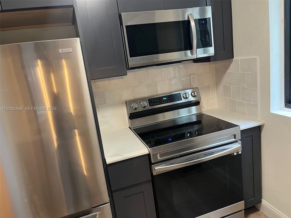 For Rent: $2,500 (2 beds, 1 baths, 980 Square Feet)