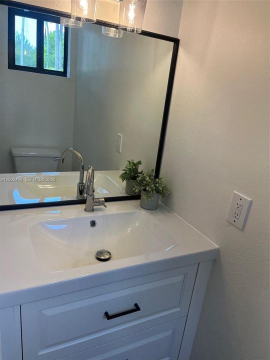 For Rent: $2,500 (2 beds, 1 baths, 980 Square Feet)