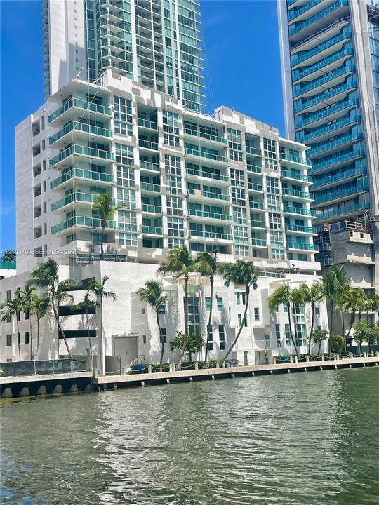 For Rent: $2,250 (1 beds, 1 baths, 762 Square Feet)