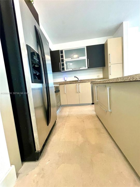 For Rent: $2,250 (1 beds, 1 baths, 762 Square Feet)