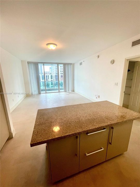 For Rent: $2,250 (1 beds, 1 baths, 762 Square Feet)