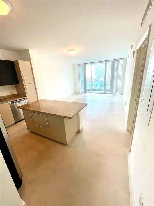 For Rent: $2,250 (1 beds, 1 baths, 762 Square Feet)