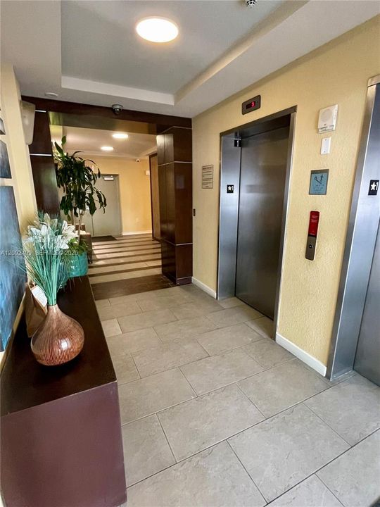 For Rent: $2,250 (1 beds, 1 baths, 762 Square Feet)