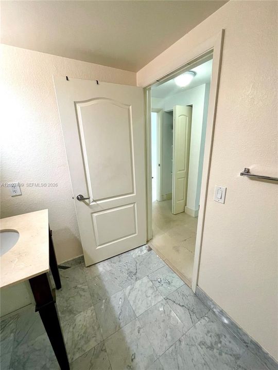 For Rent: $2,250 (1 beds, 1 baths, 762 Square Feet)