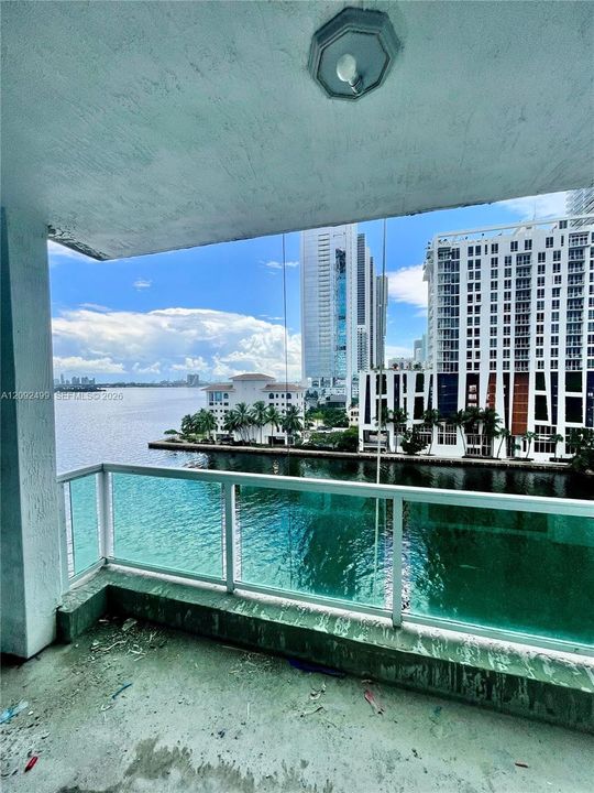 For Rent: $2,250 (1 beds, 1 baths, 762 Square Feet)