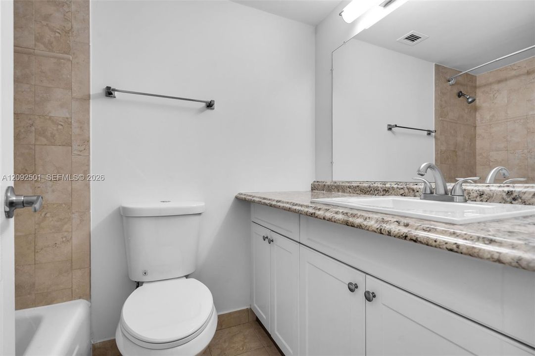 В аренду: $2,700 (2 спален, 2 ванн, 1207 Квадратных фут)