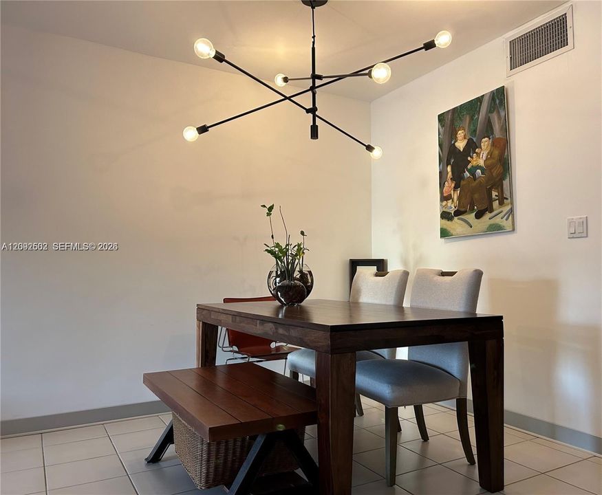 For Rent: $2,400 (2 beds, 2 baths, 1083 Square Feet)