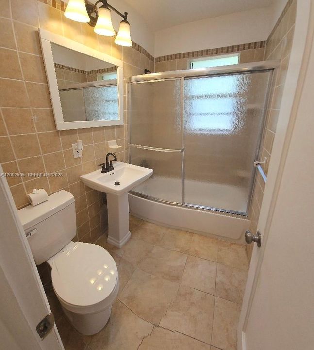 В аренду: $3,100 (2 спален, 1 ванн, 825 Квадратных фут)