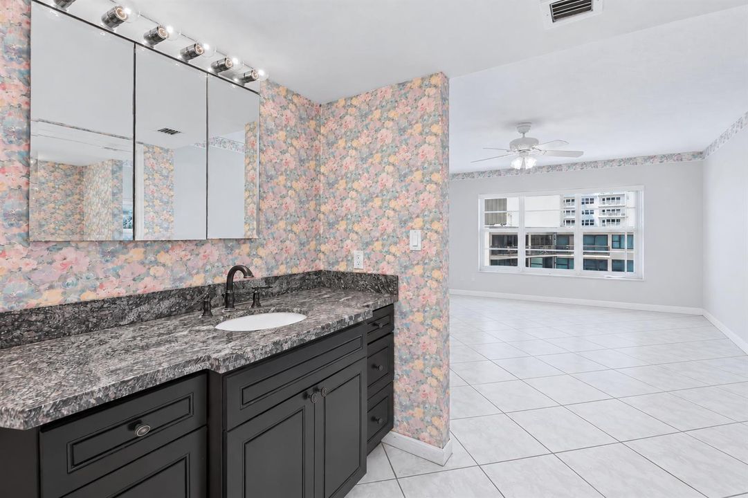 Master En-Suite Bathroom