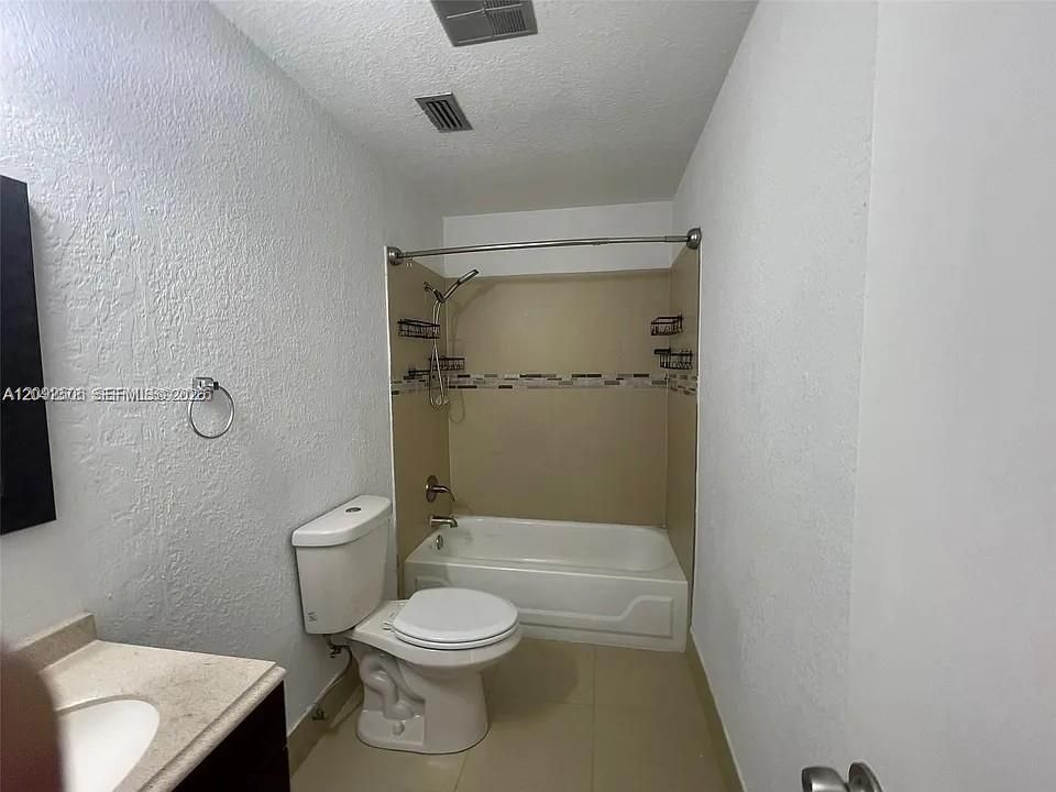 For Rent: $2,300 (3 beds, 2 baths, 1478 Square Feet)