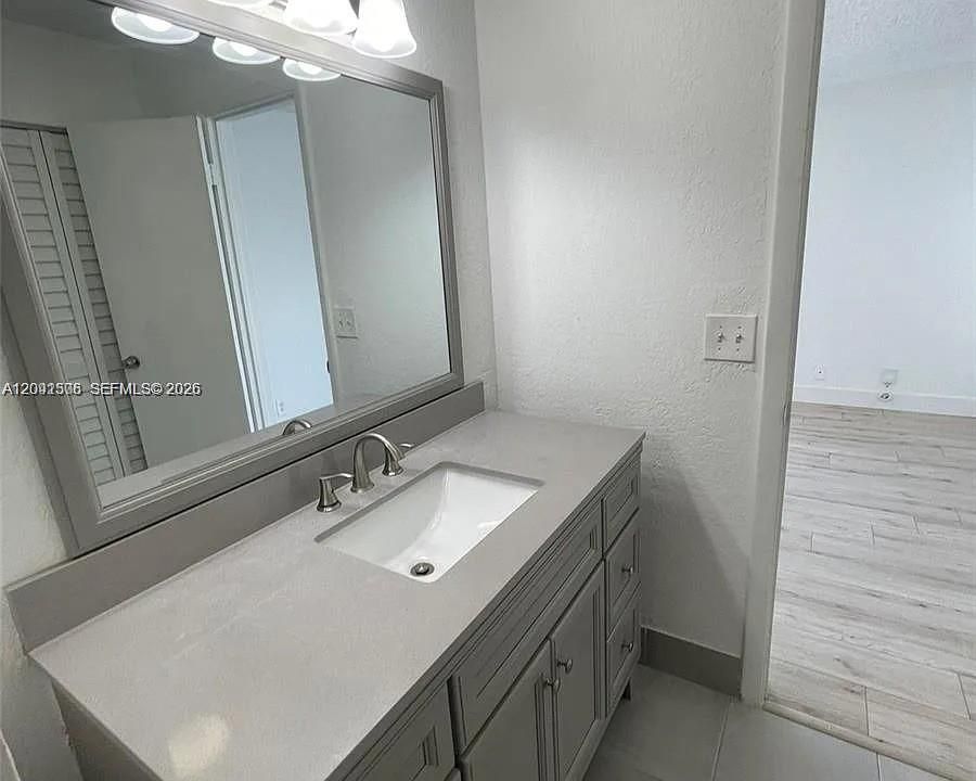 For Rent: $2,300 (3 beds, 2 baths, 1478 Square Feet)