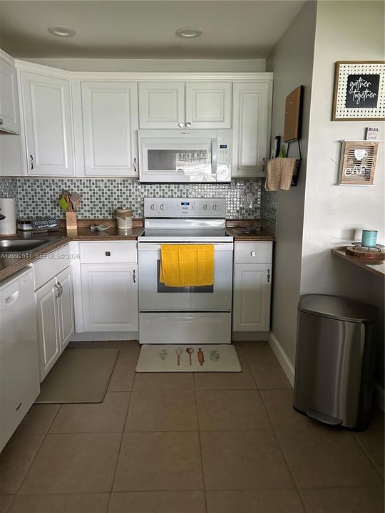 For Rent: $2,050 (1 beds, 2 baths, 1046 Square Feet)