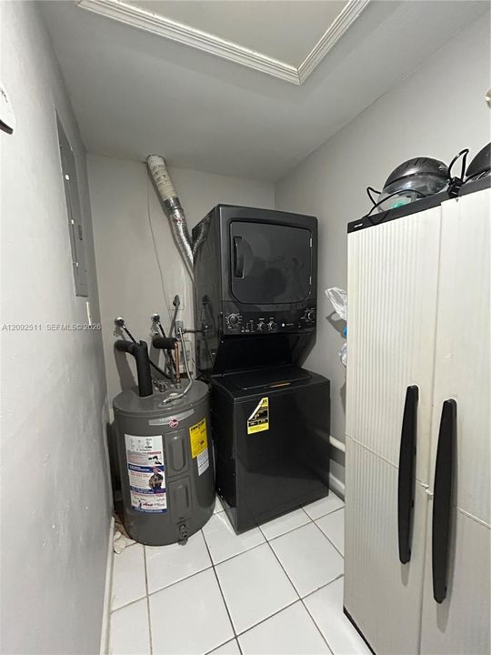 For Rent: $2,050 (1 beds, 2 baths, 1046 Square Feet)