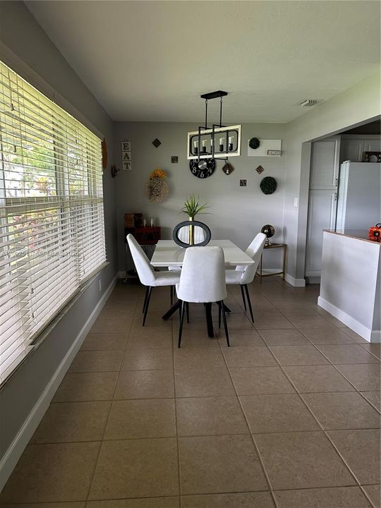 For Rent: $2,050 (1 beds, 2 baths, 1046 Square Feet)