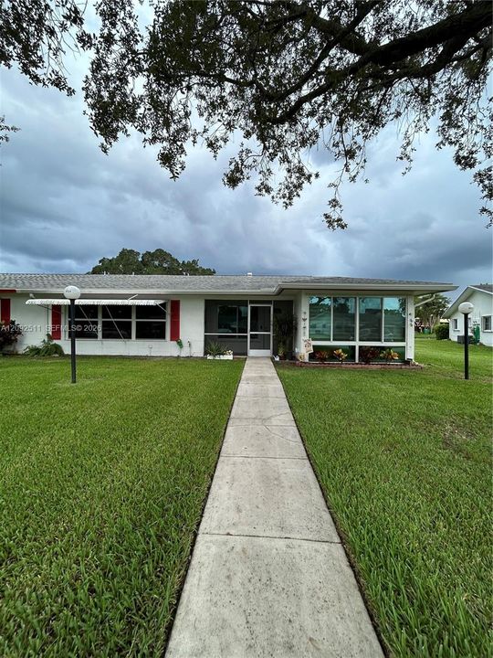 For Rent: $2,050 (1 beds, 2 baths, 1046 Square Feet)