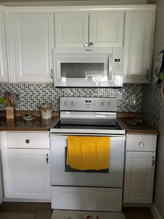 For Rent: $2,050 (1 beds, 2 baths, 1046 Square Feet)