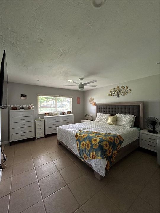 For Rent: $2,050 (1 beds, 2 baths, 1046 Square Feet)