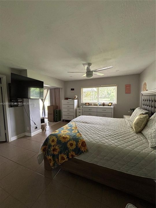 For Rent: $2,050 (1 beds, 2 baths, 1046 Square Feet)