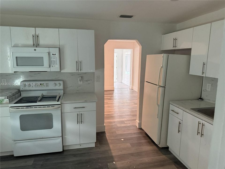 For Rent: $3,000 (4 beds, 2 baths, 1950 Square Feet)