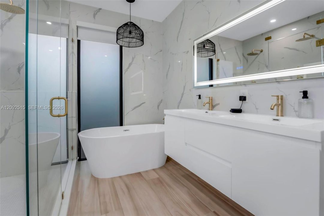 For Rent: $18,000 (4 beds, 2 baths, 1802 Square Feet)