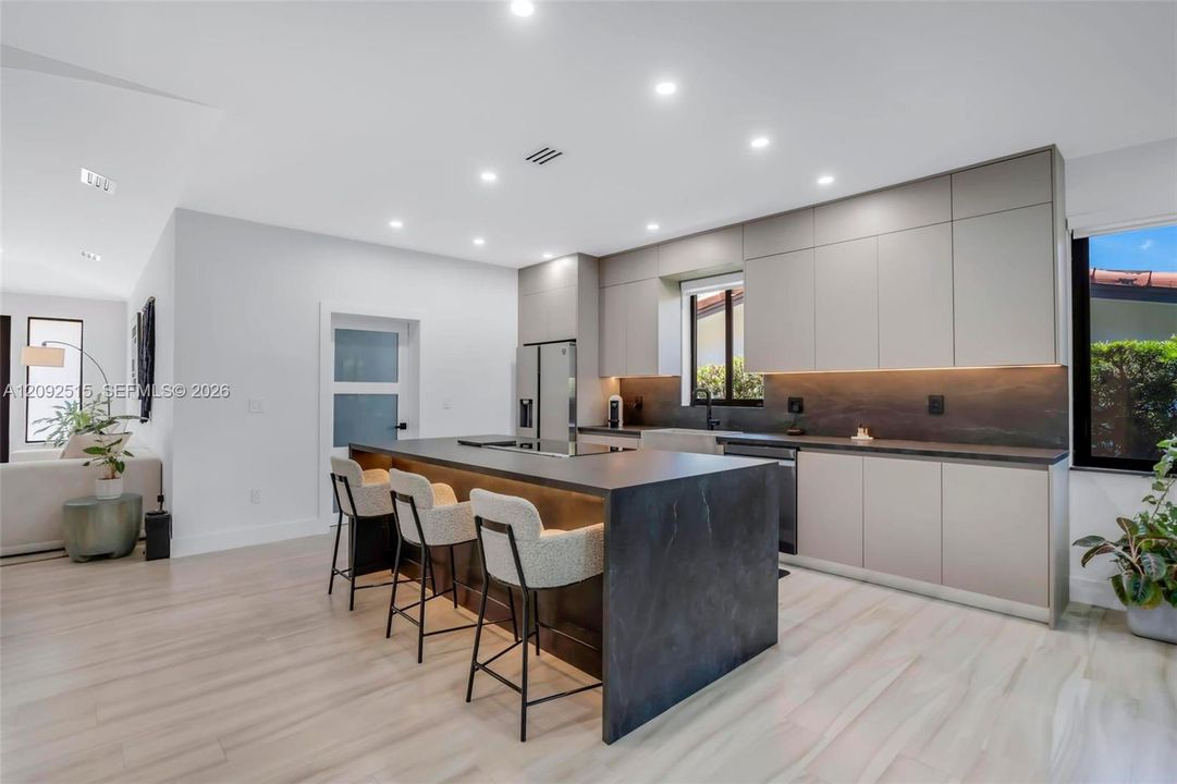 For Rent: $18,000 (4 beds, 2 baths, 1802 Square Feet)
