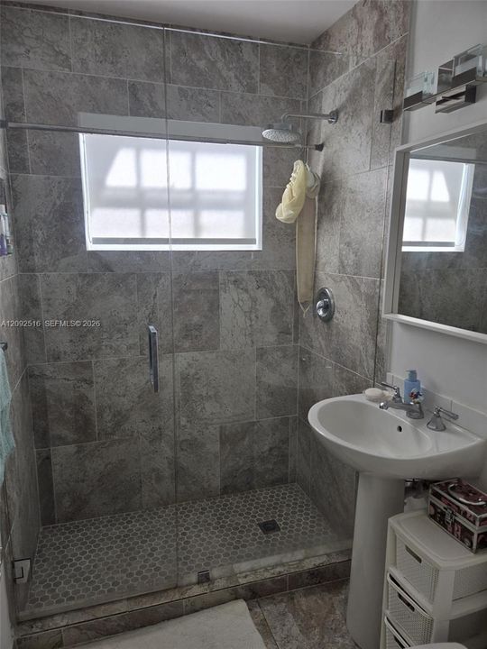 На продажу: $295,500 (1 спален, 1 ванн, 646 Квадратных фут)