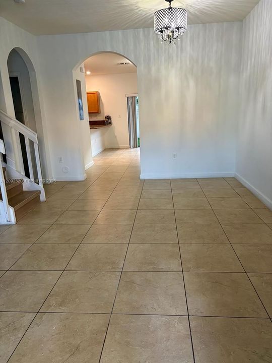 For Rent: $3,100 (3 beds, 2 baths, 1668 Square Feet)