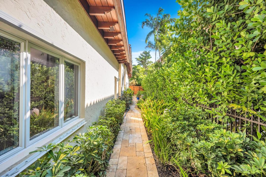 2507 BARCELONA DR-21