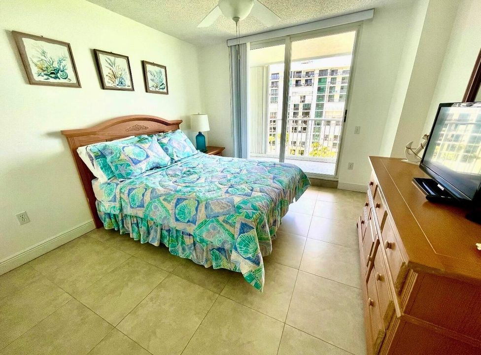 Guest rm, queen bed