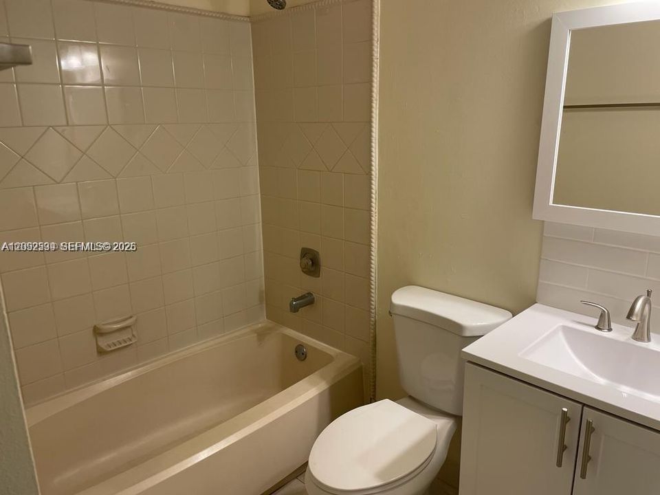 For Rent: $2,300 (2 beds, 2 baths, 957 Square Feet)