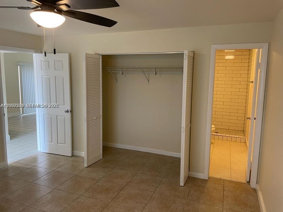 For Rent: $2,300 (2 beds, 2 baths, 957 Square Feet)