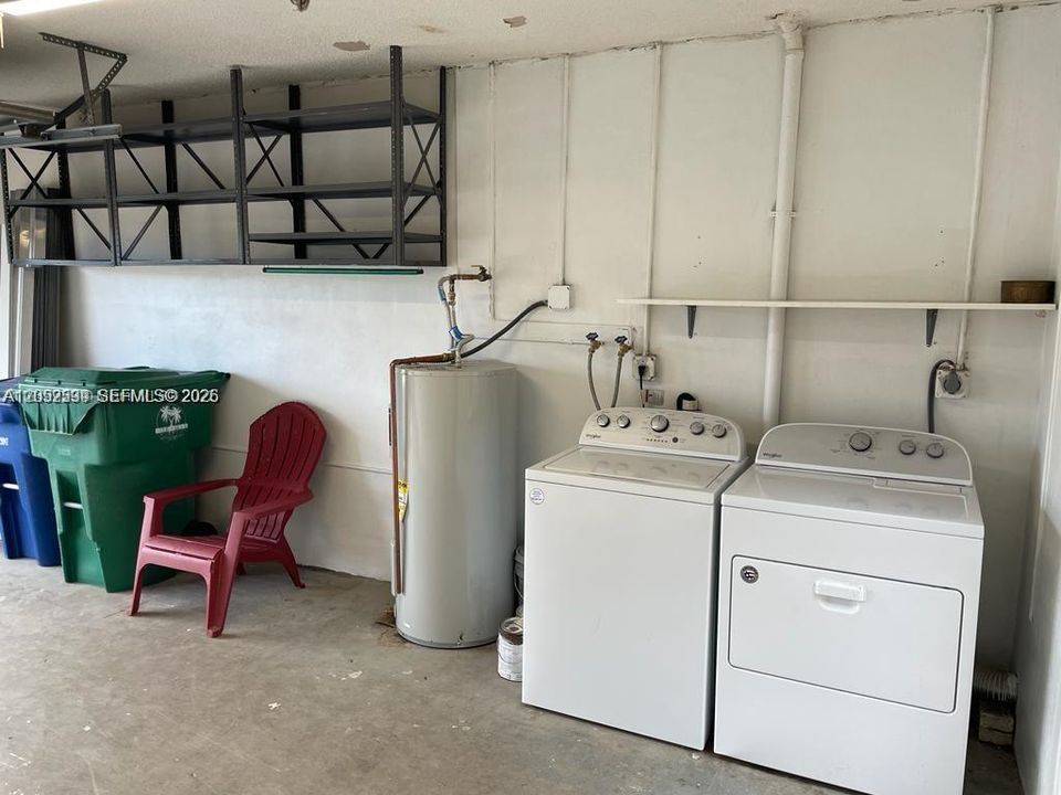 For Rent: $2,300 (2 beds, 2 baths, 957 Square Feet)