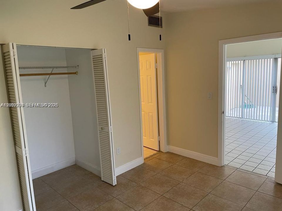 For Rent: $2,300 (2 beds, 2 baths, 957 Square Feet)