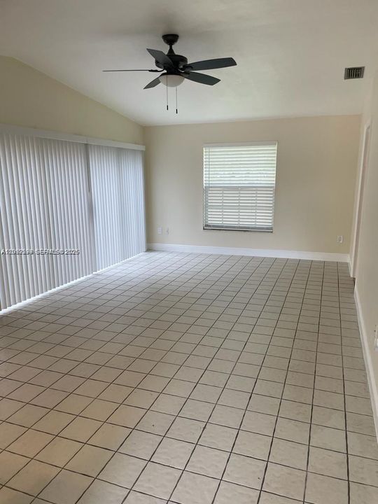 For Rent: $2,300 (2 beds, 2 baths, 957 Square Feet)